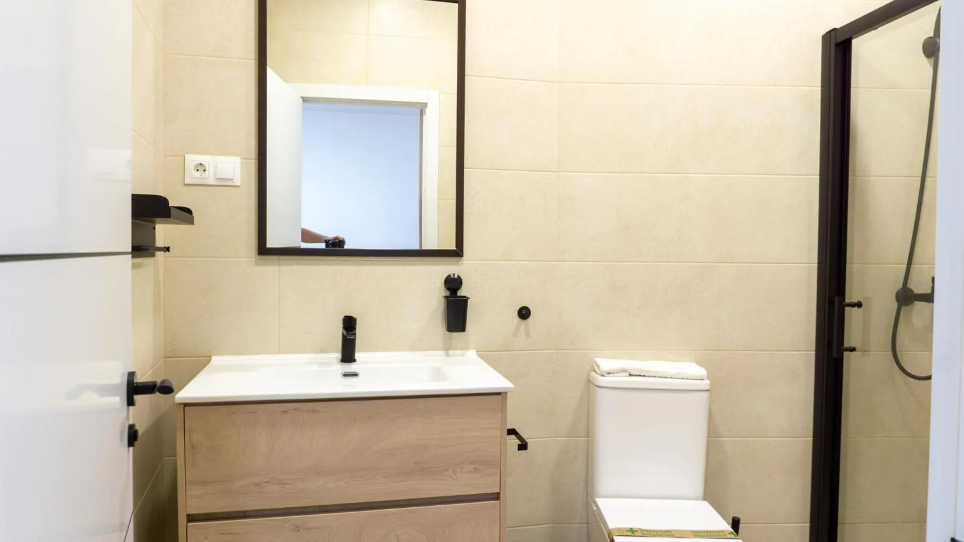 Tiro Comfort Hub Málaga 0*,  España